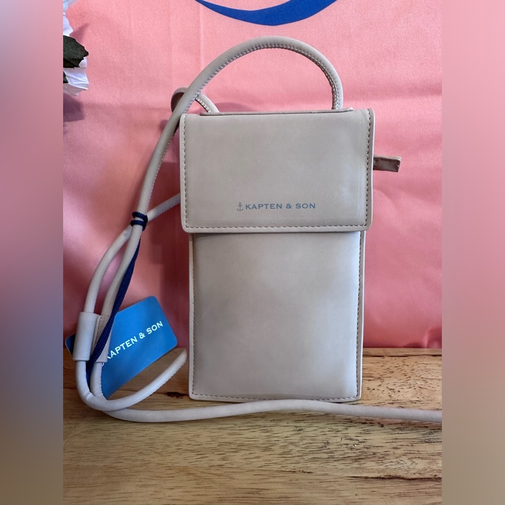 Kapten & Son phone body bag NWT blush with card slots